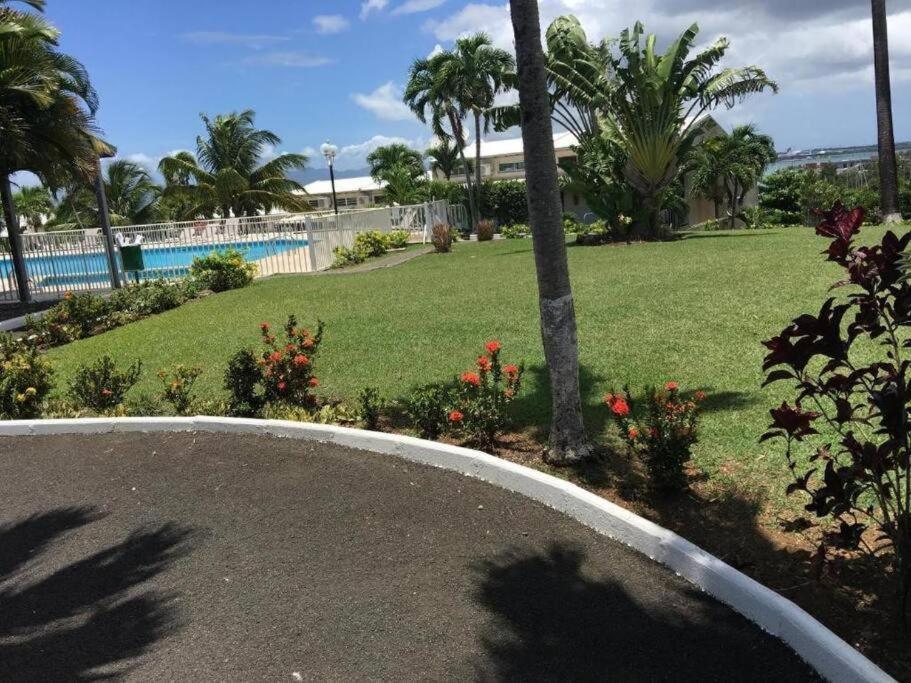 Superbe Studio Avec Piscine, Au Coeur De La Marina! Village Soleil ! Proche Aeroport & Ferry Le Gosier  Exterior photo